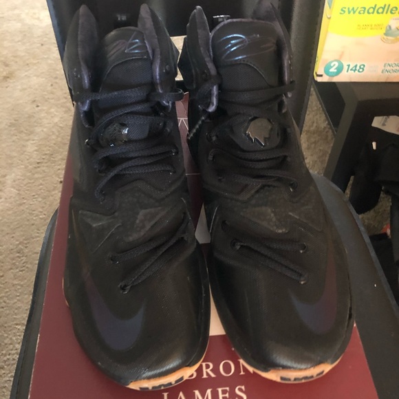 LEBRONS XIII - Picture 2 of 6